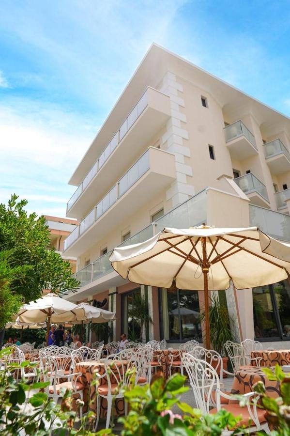 Hotel Pineta Беллария-Иджеа-Марина Экстерьер фото