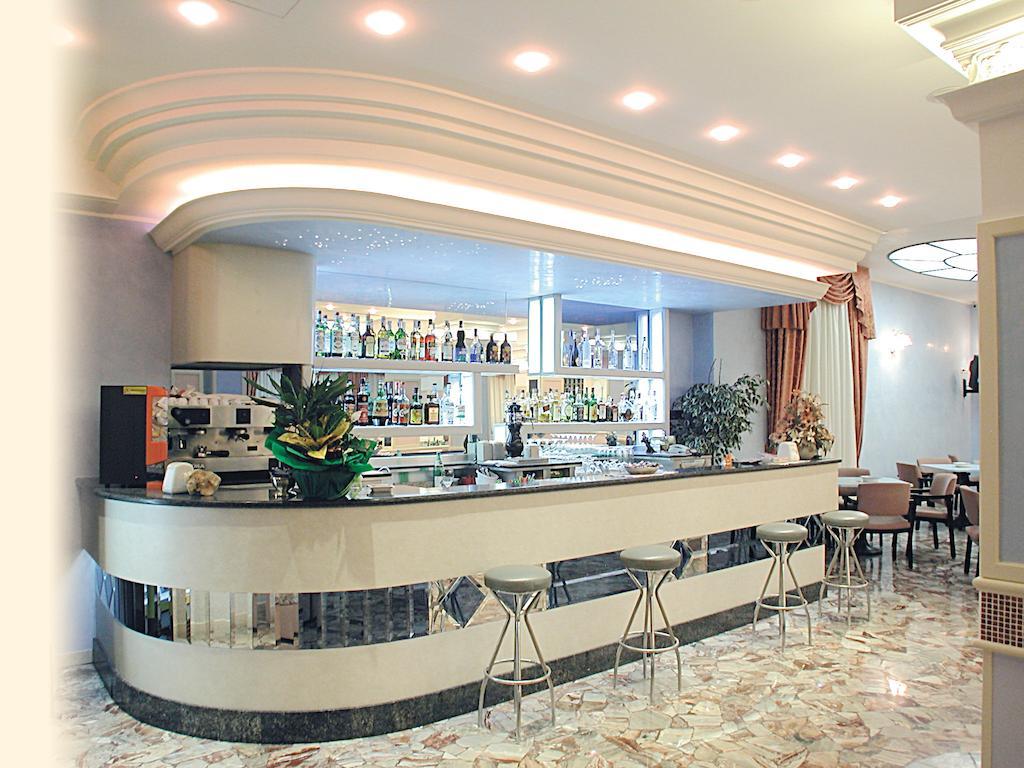 Hotel Pineta Беллария-Иджеа-Марина Экстерьер фото