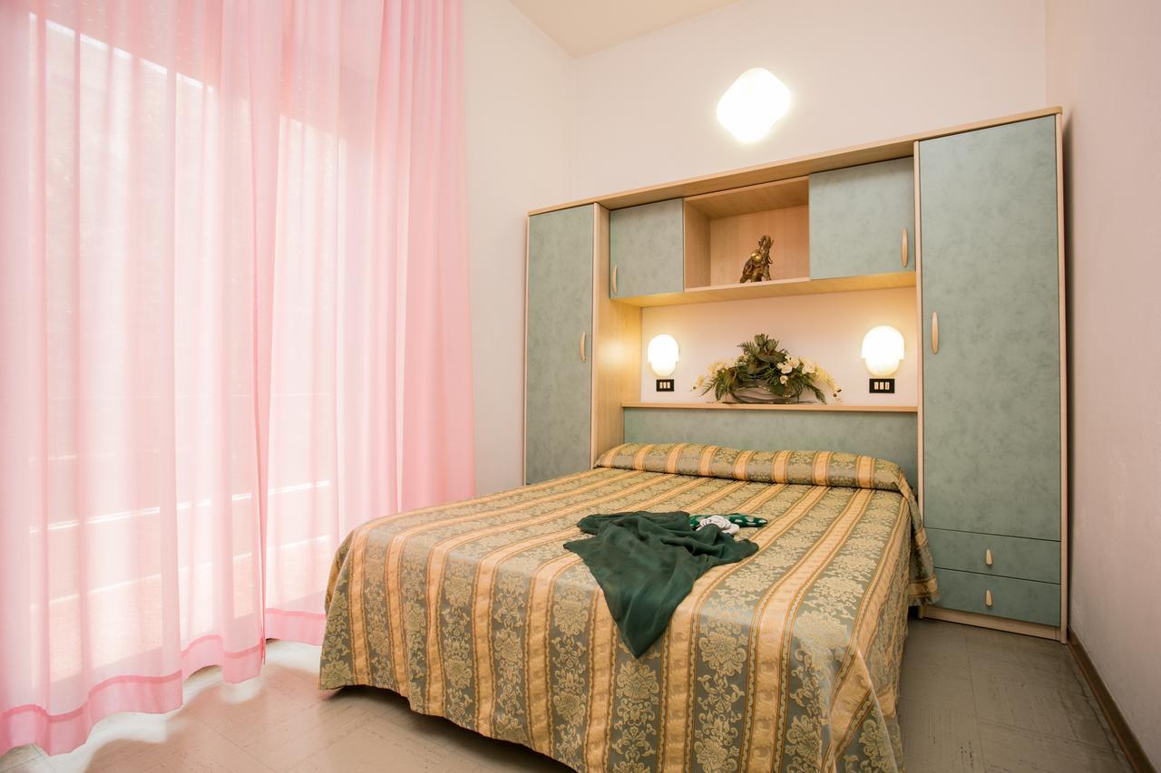 Hotel Pineta Беллария-Иджеа-Марина Экстерьер фото