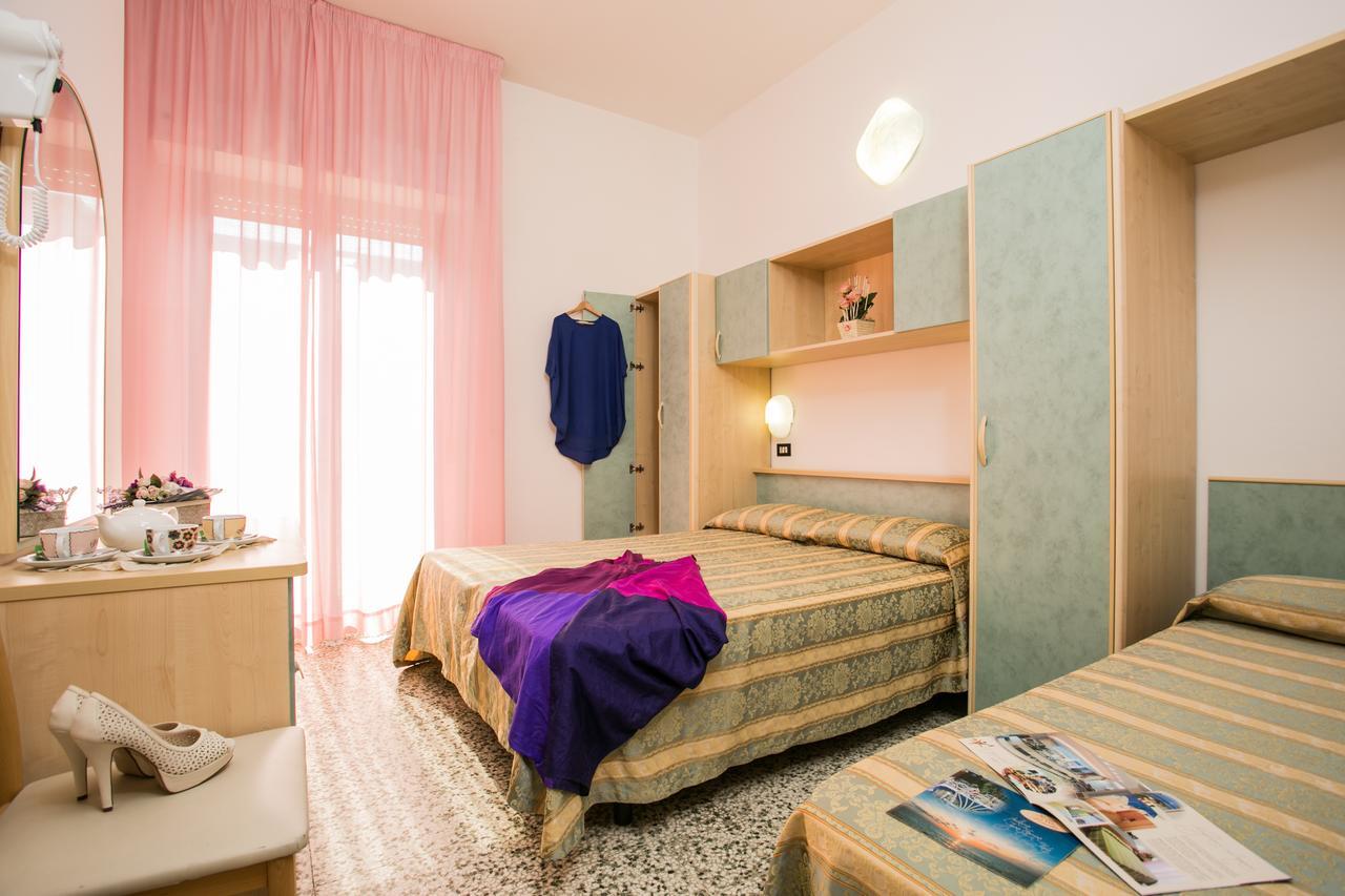 Hotel Pineta Беллария-Иджеа-Марина Экстерьер фото